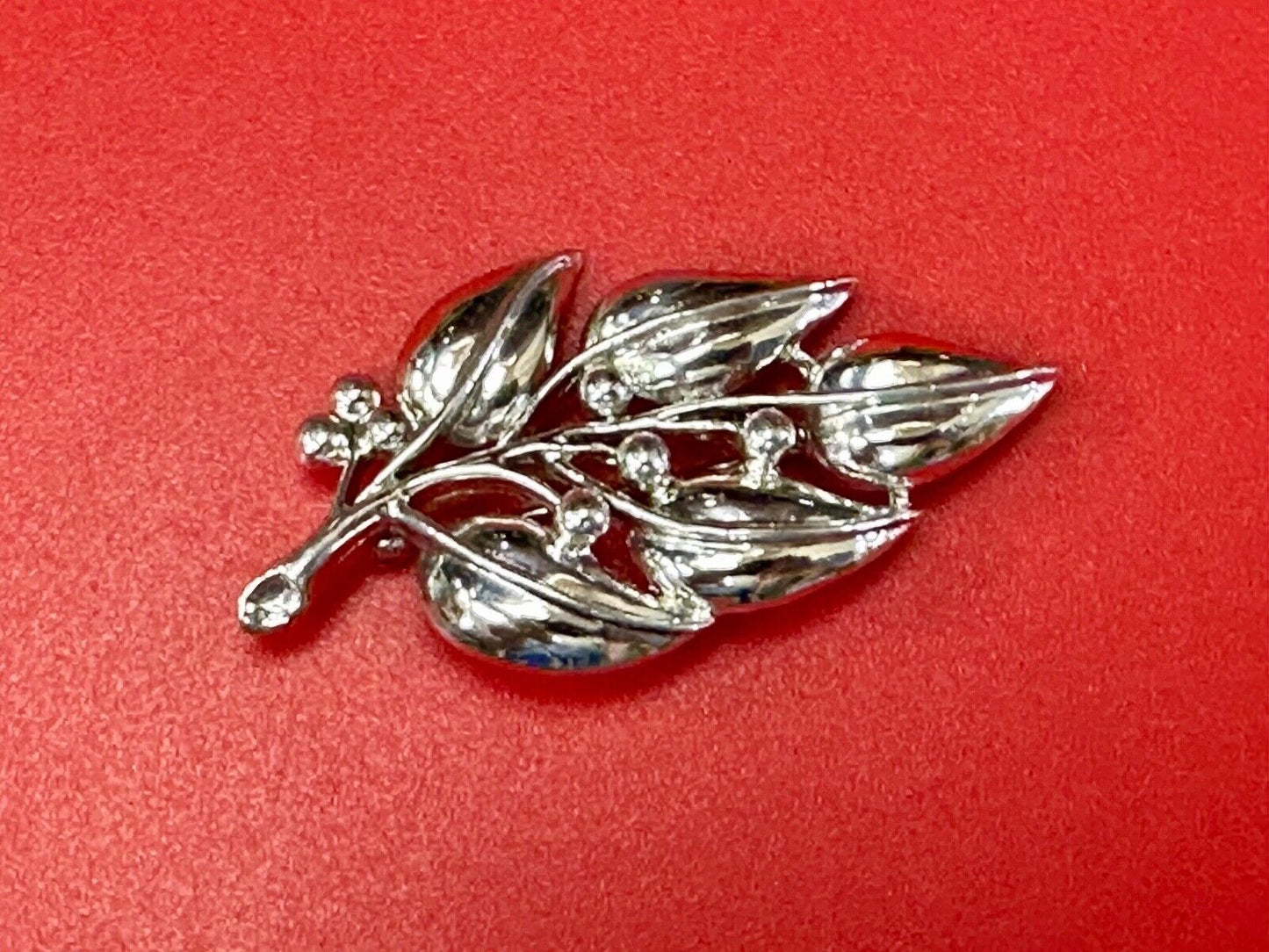 5 Leaf Stem Twig vintage Sarah Coventry signed silver tone brooch pin