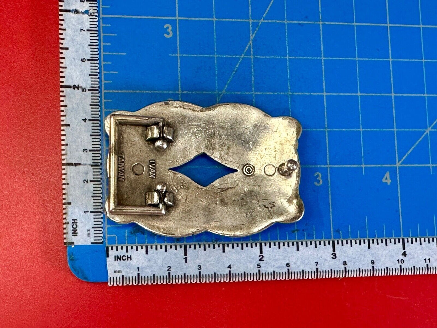 Vintage knot pattern see through silver tone belt buckle