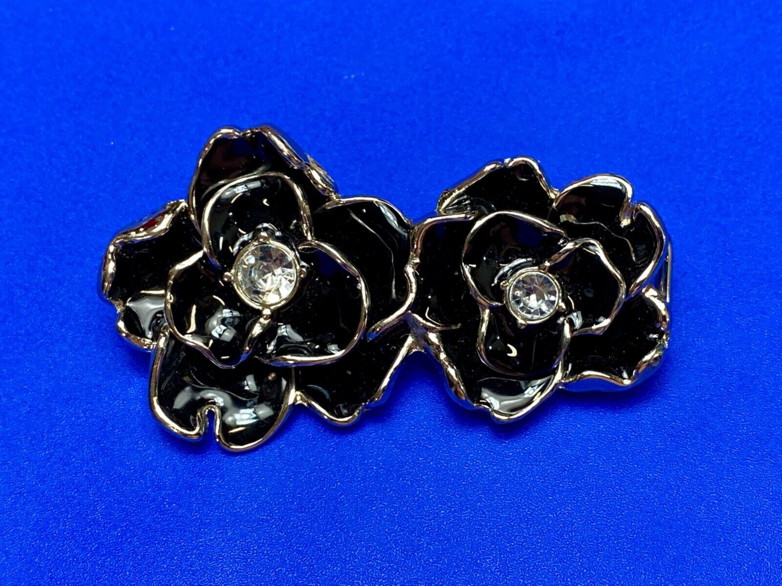 Beautiful two figural flowers with jewels as black & silver colored belt buckle