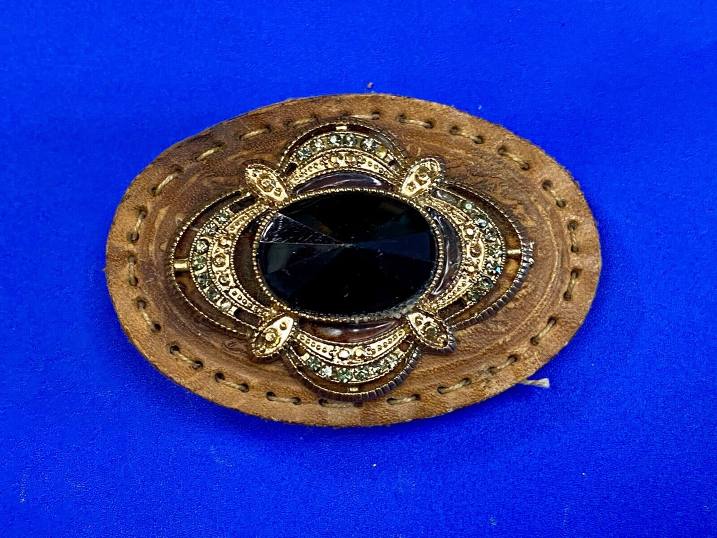 Vintage Leather oval belt buckle with cracked Oval Cab style center belt buckle