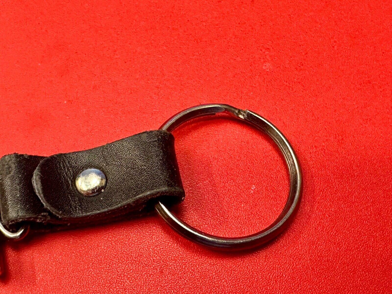 VINTAGE LETTER INITIAL P or B MICKEY MOUSE DISNEY KEYCHAIN LEATHER FOB