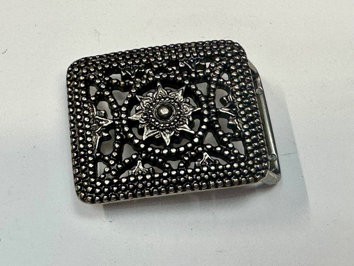 Antique dotted vintage style - modern see through belt buckle