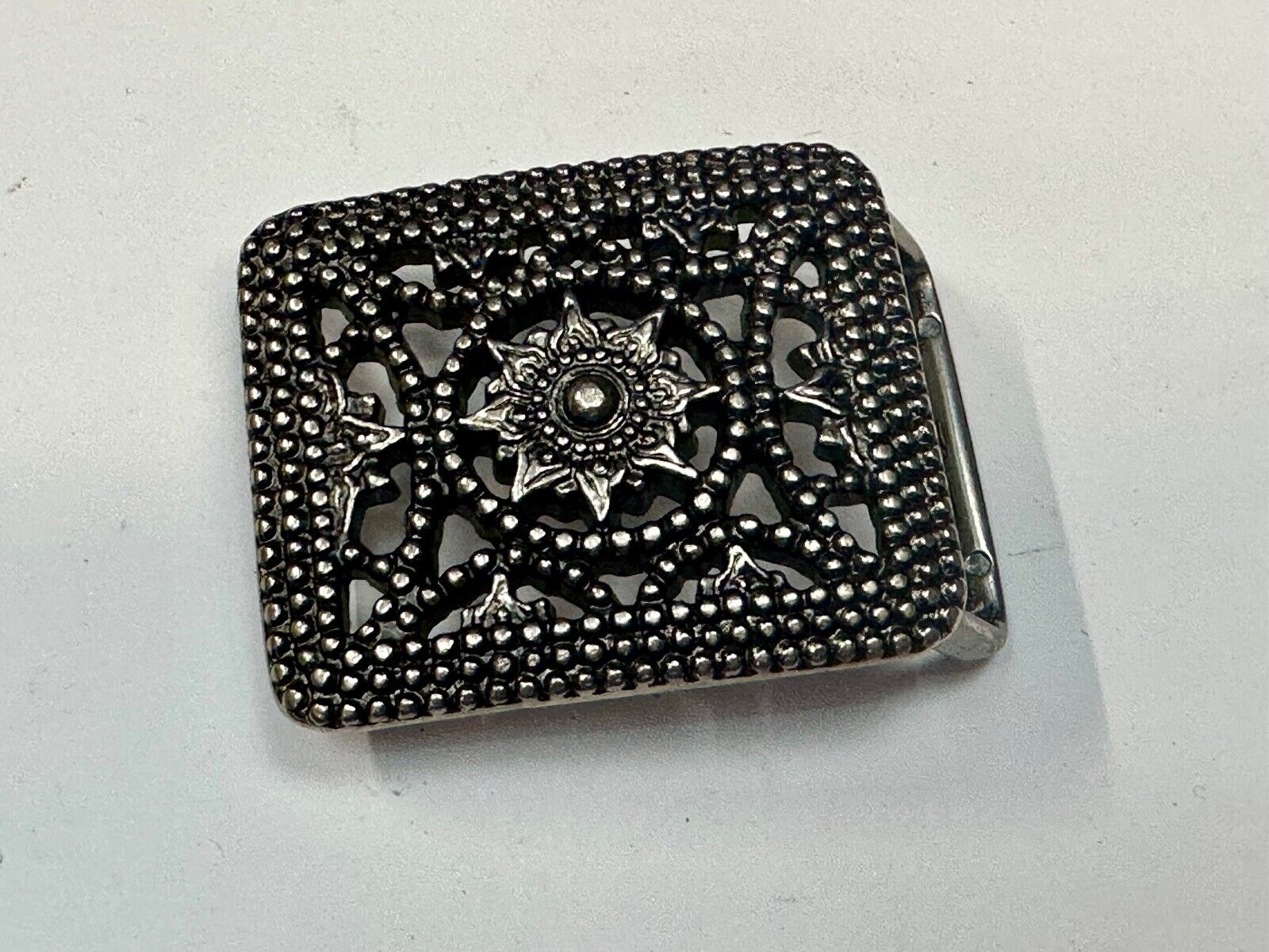 Antique dotted vintage style - modern see through belt buckle