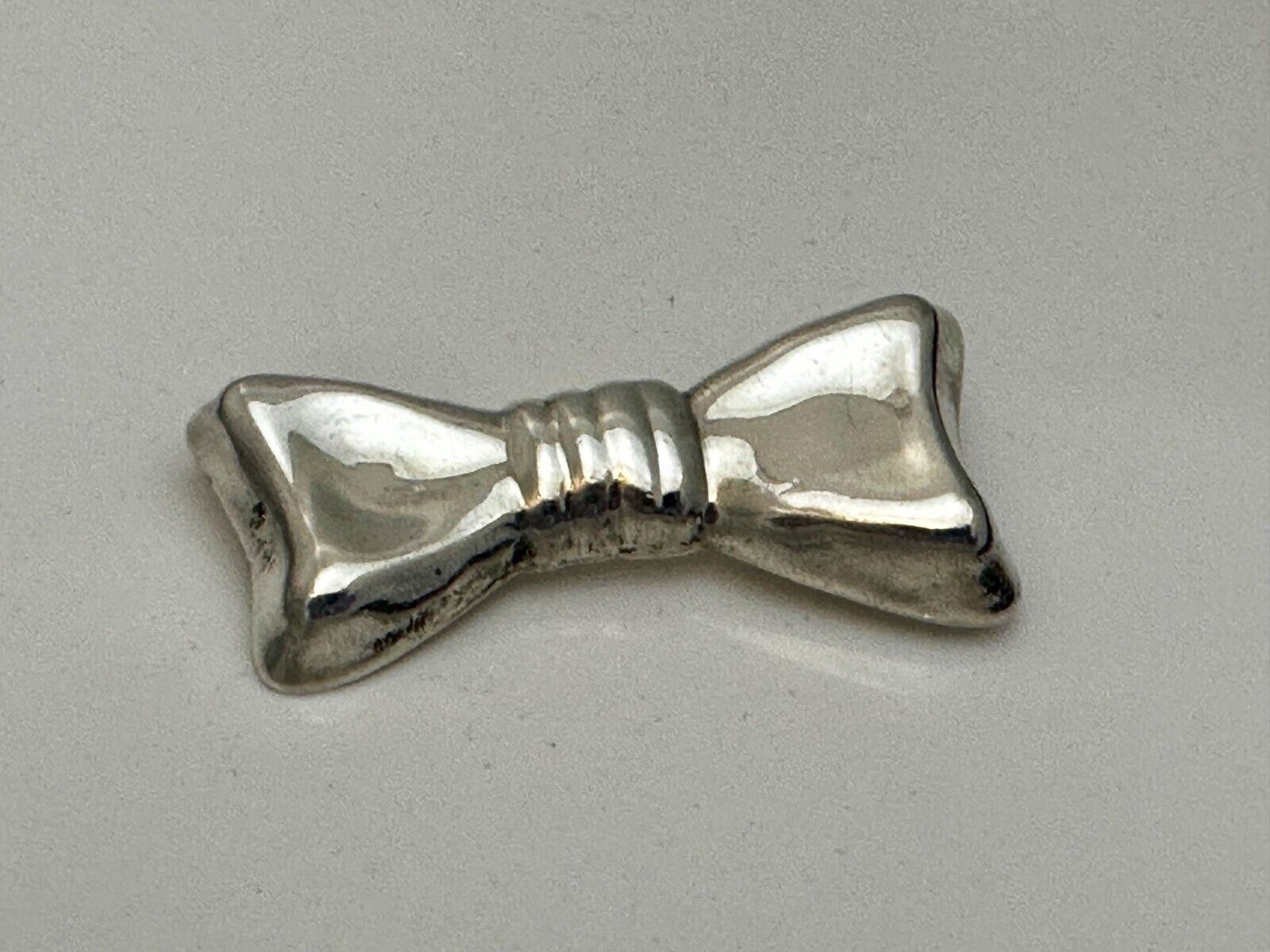 Shiny Bow Tie Ribbon Shaped Vintage 2.5" Wide Brooch Pin 925 Sterling Silver