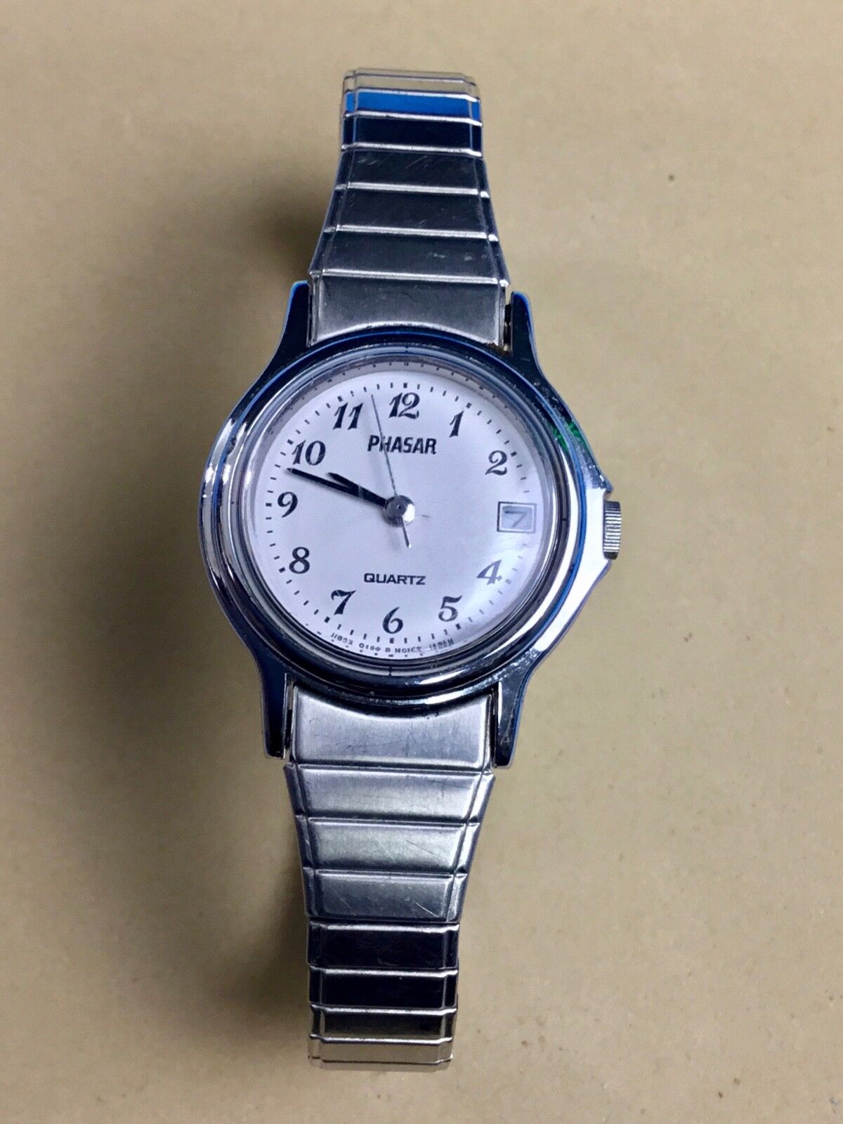 Vintage  Ladies Silver Tone Watch Phasar Quartz Date Stretch V227-0130 R 