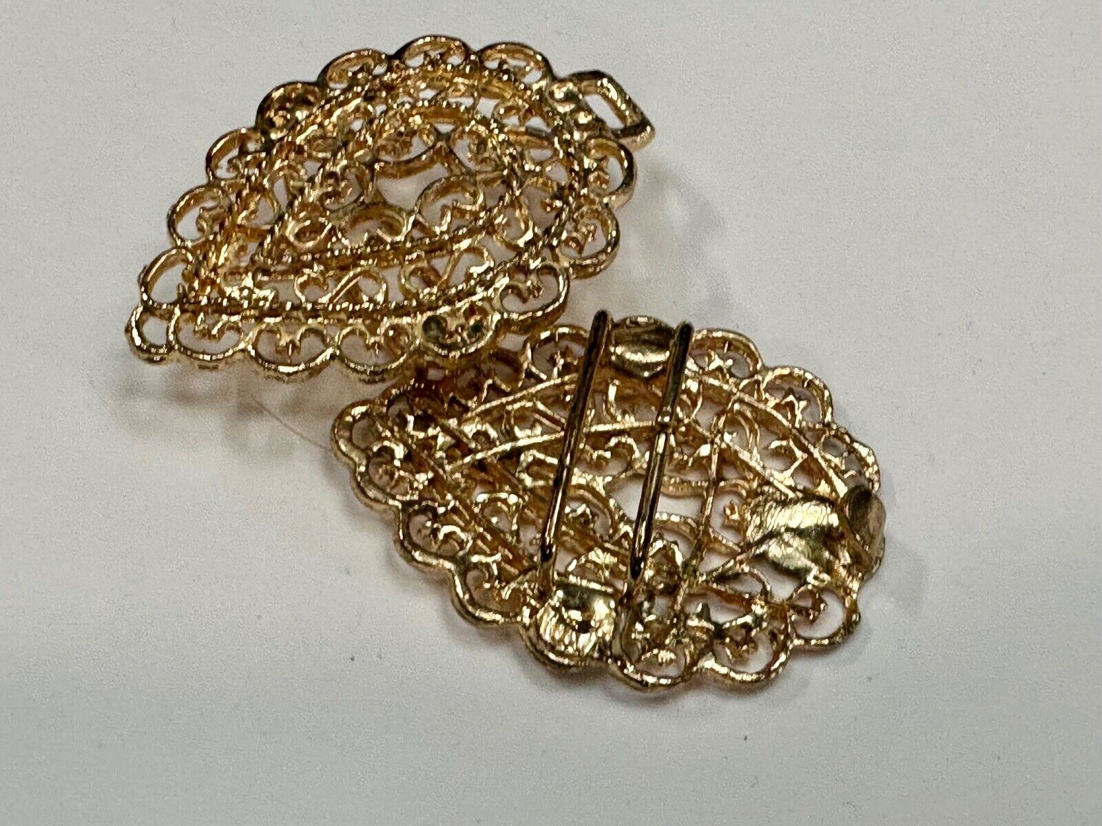 2 Pc interlocking Ribbon Filigree Open Cut-Out Gold Tone Small Belt Buckle