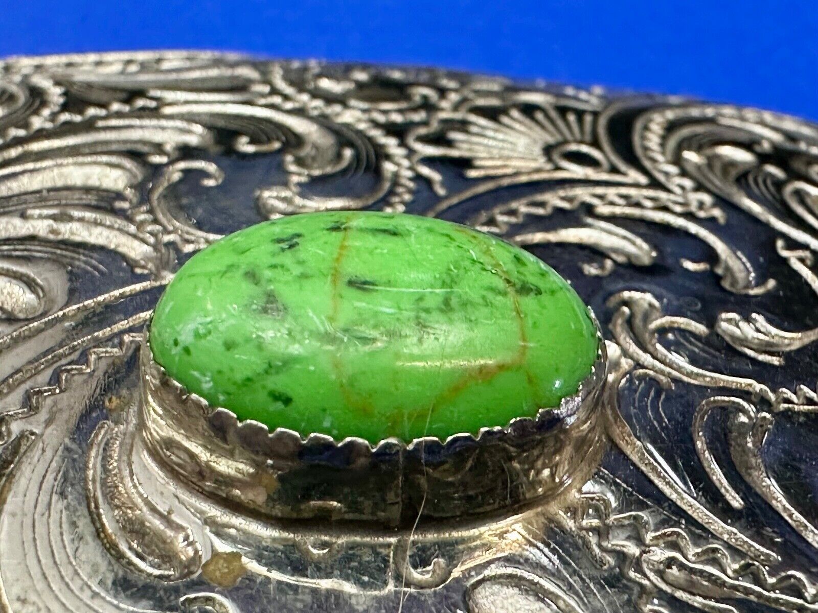 Artisan Made vtg Large western flower swirl design belt buckle  green center Cab