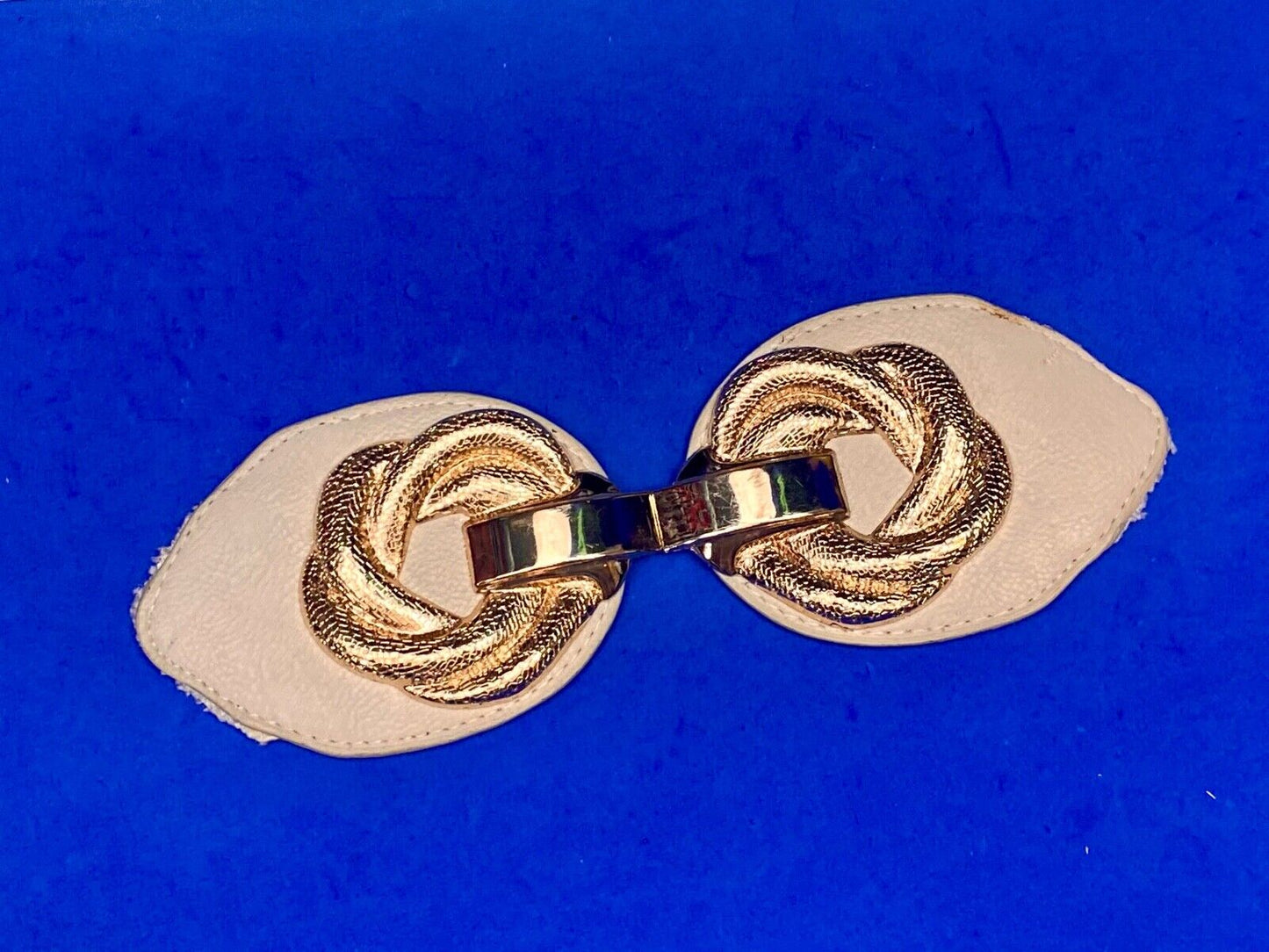 Unique Gold Tone Interlocking Two Piece Scarf Belt Clips Tie Buckle