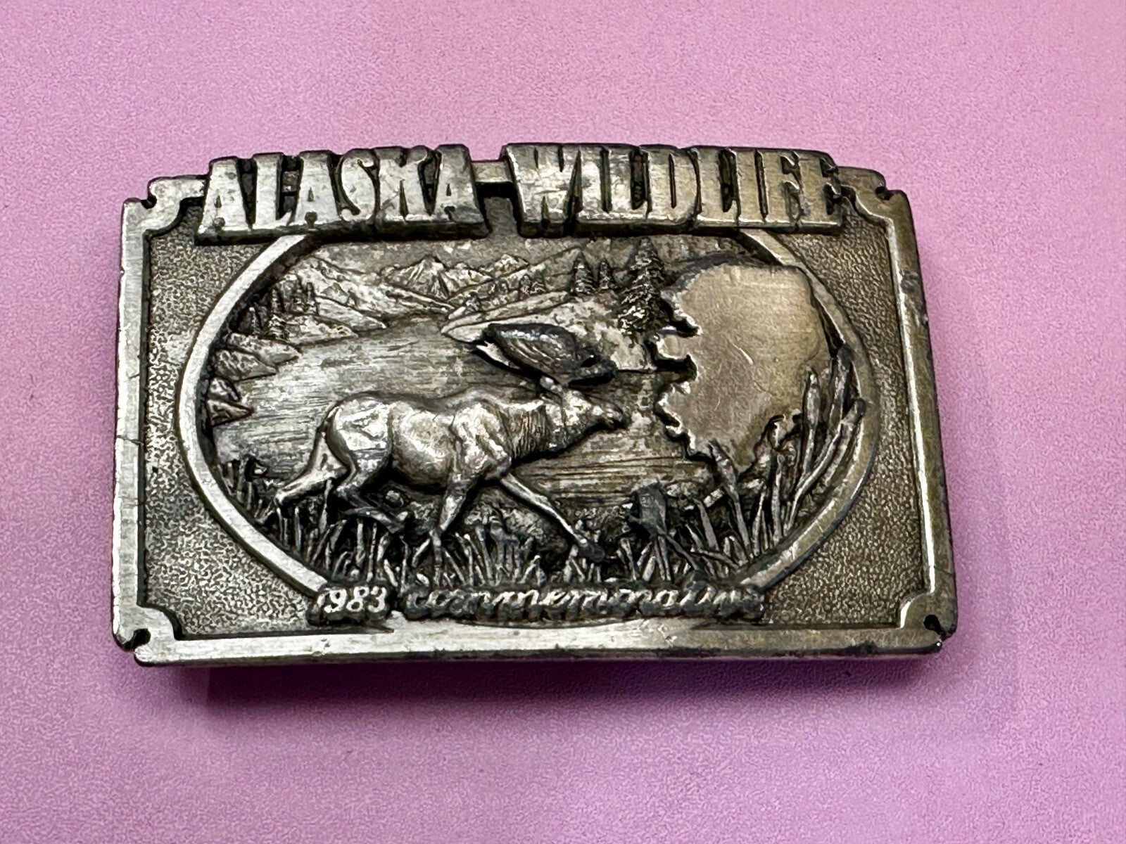 ALASKA WILDLIFE Animal Mountain Scene 1983 Commemorative Siskiyou Belt Buckle
