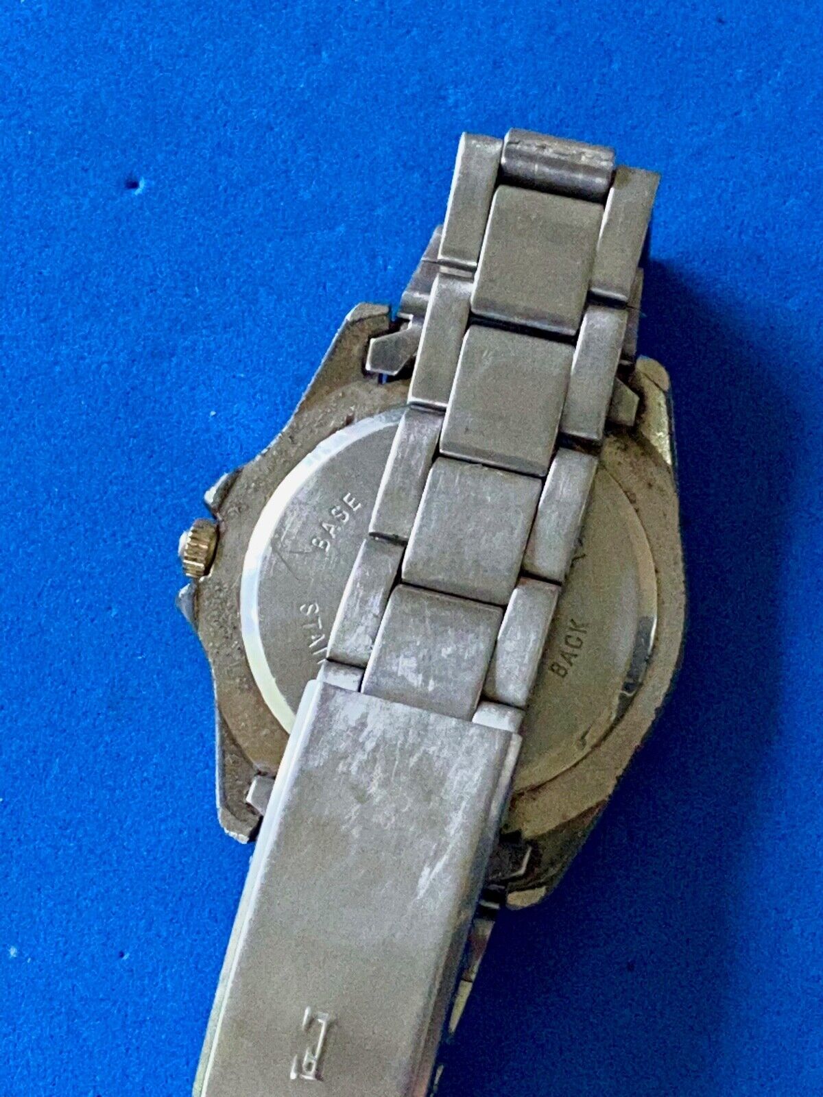 Vintage EMBASSY M8S512 WATCH with Day Date - fresh battery 