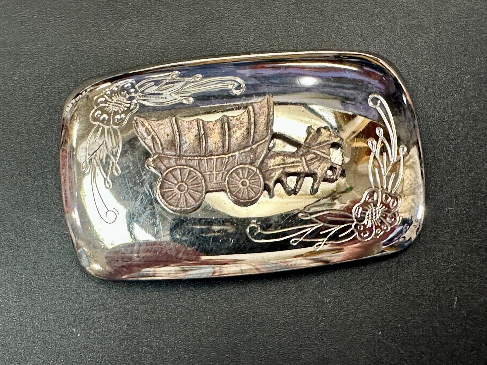 Vintage Horse Drawn Covered wagon on reflective western two tone belt buckle