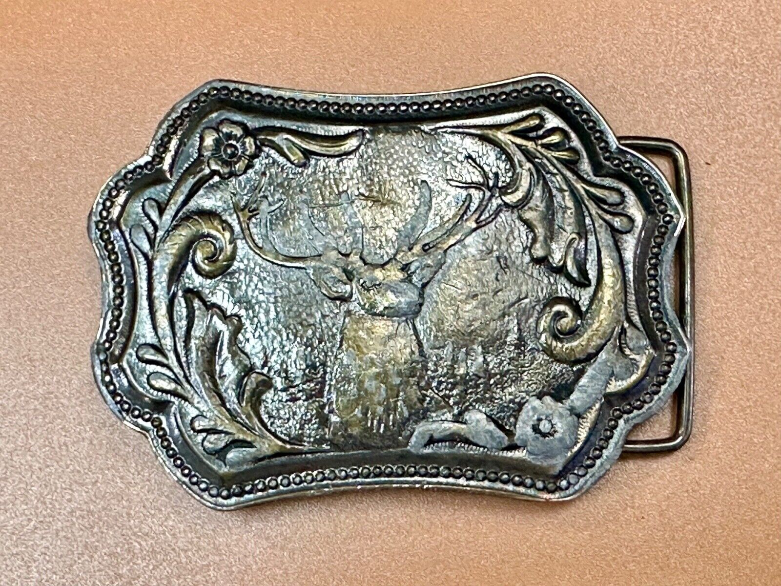 vintage Deer Buck hunters Wyoming Studio art works belt buckle to restore paint