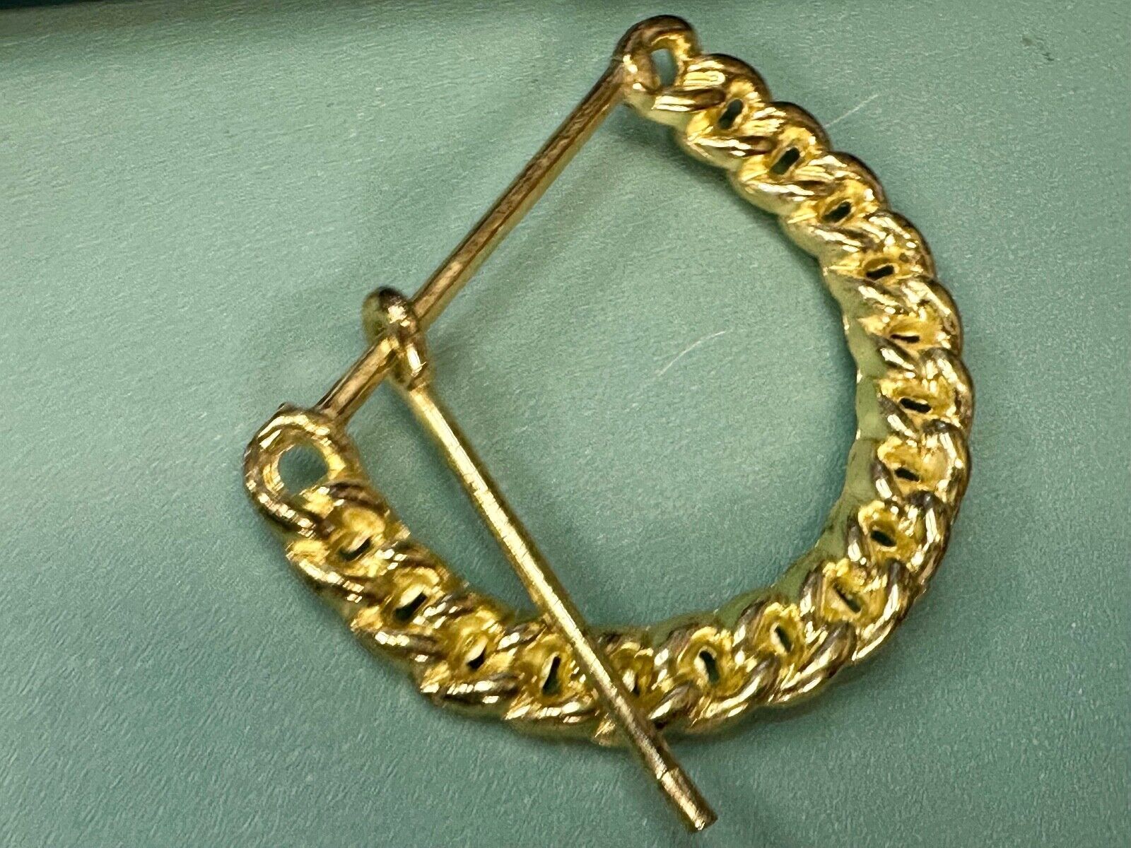 Vintage gold tone spiral or rope knot loop pattern replacement belt buckle