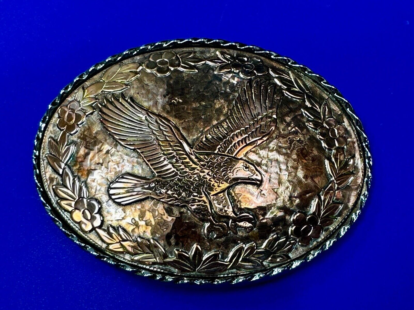 Vintage EAGLE flying High western etched flower swirl design belt buckle - W