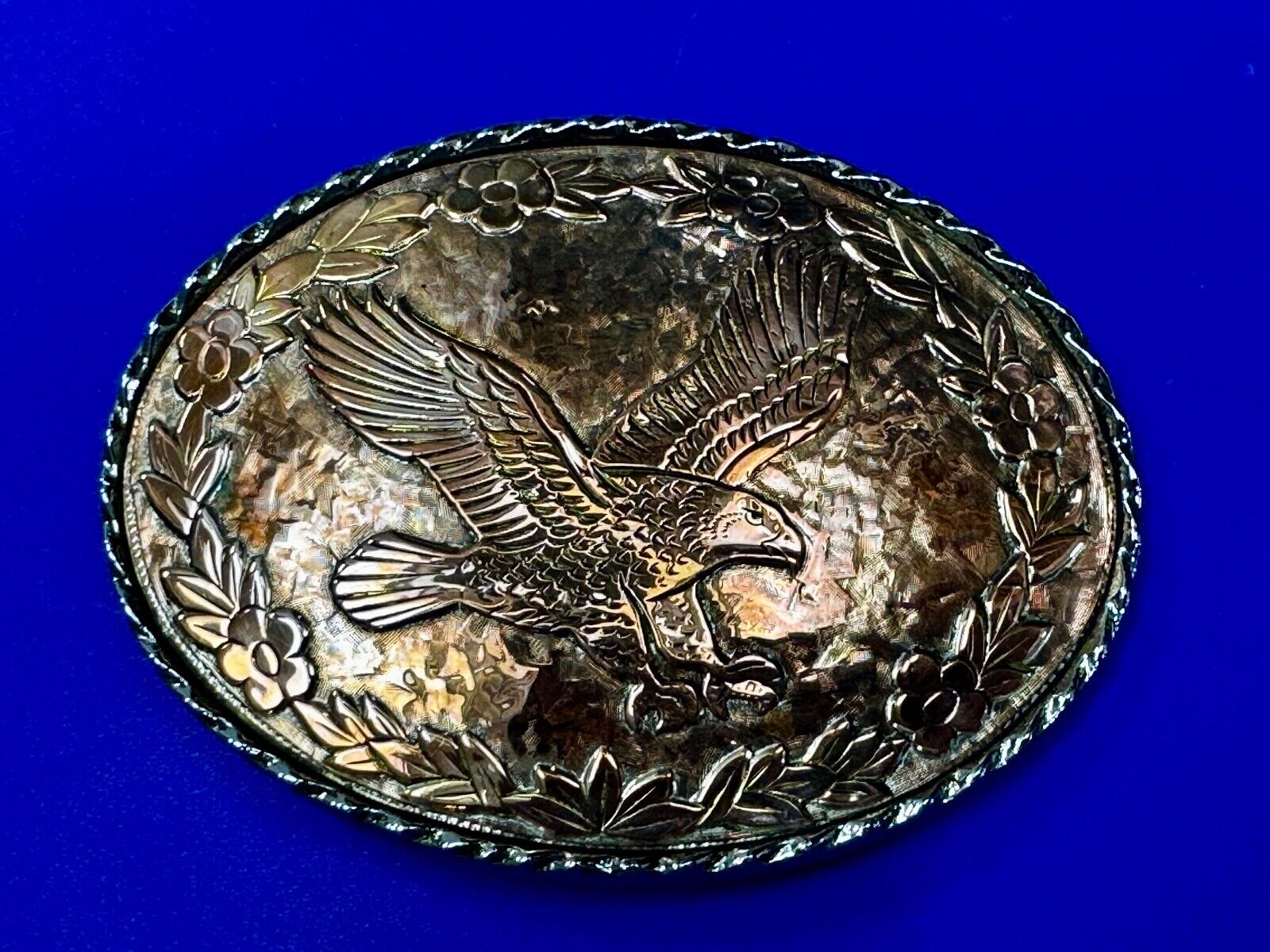 Vintage EAGLE flying High western etched flower swirl design belt buckle - W