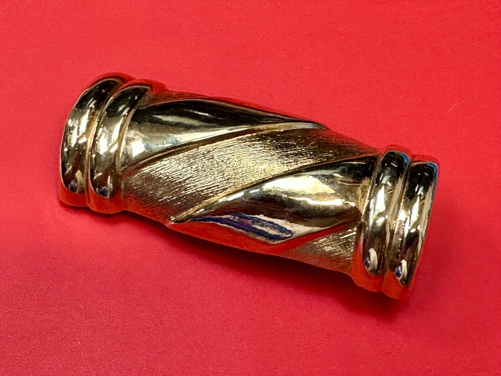 Vintage Apple accessories of NY gold tone tube shape belt buckle