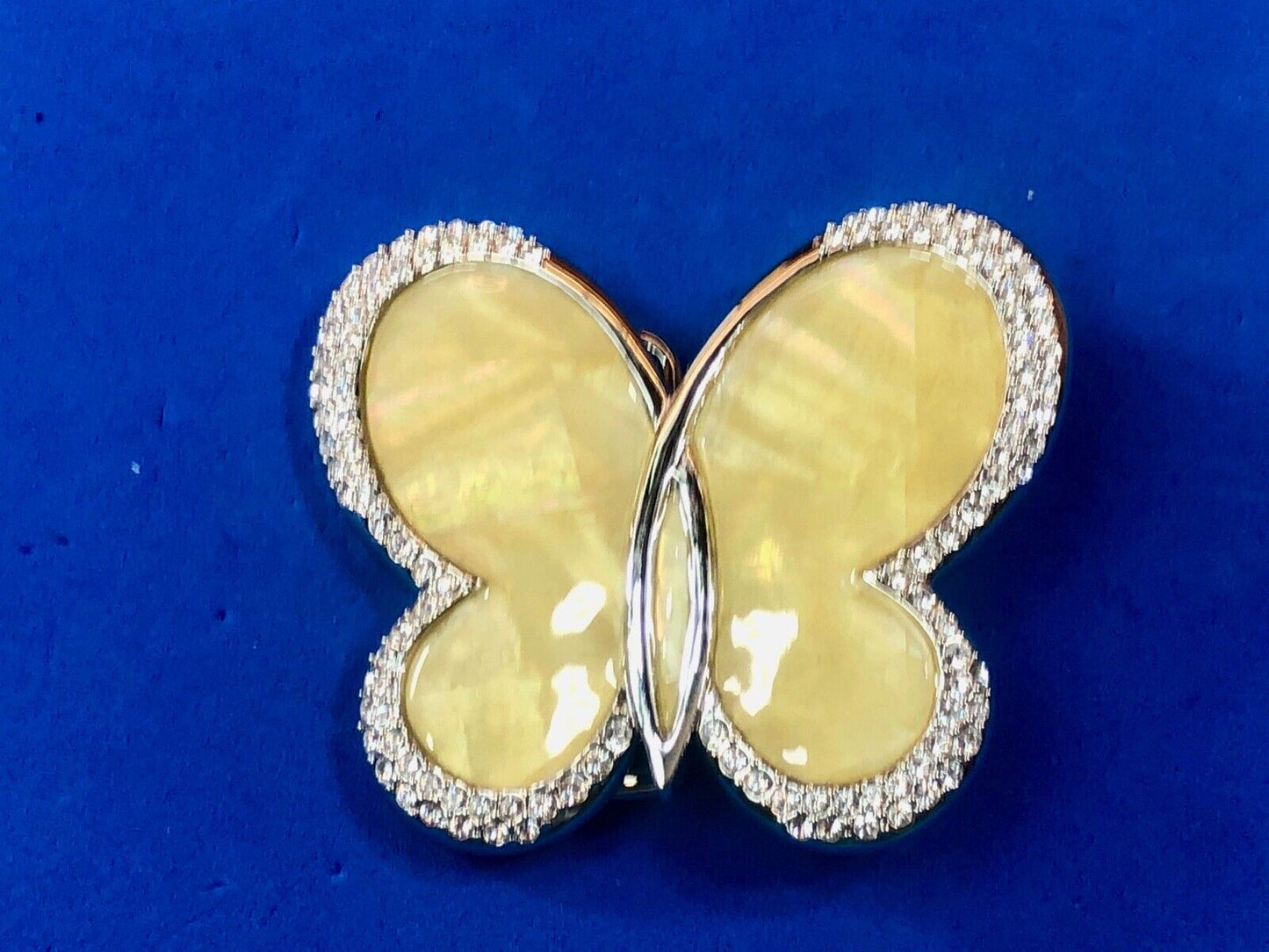 Adorable yellow figural Women's butterfly Belt Buckle w/ rhinestone accents