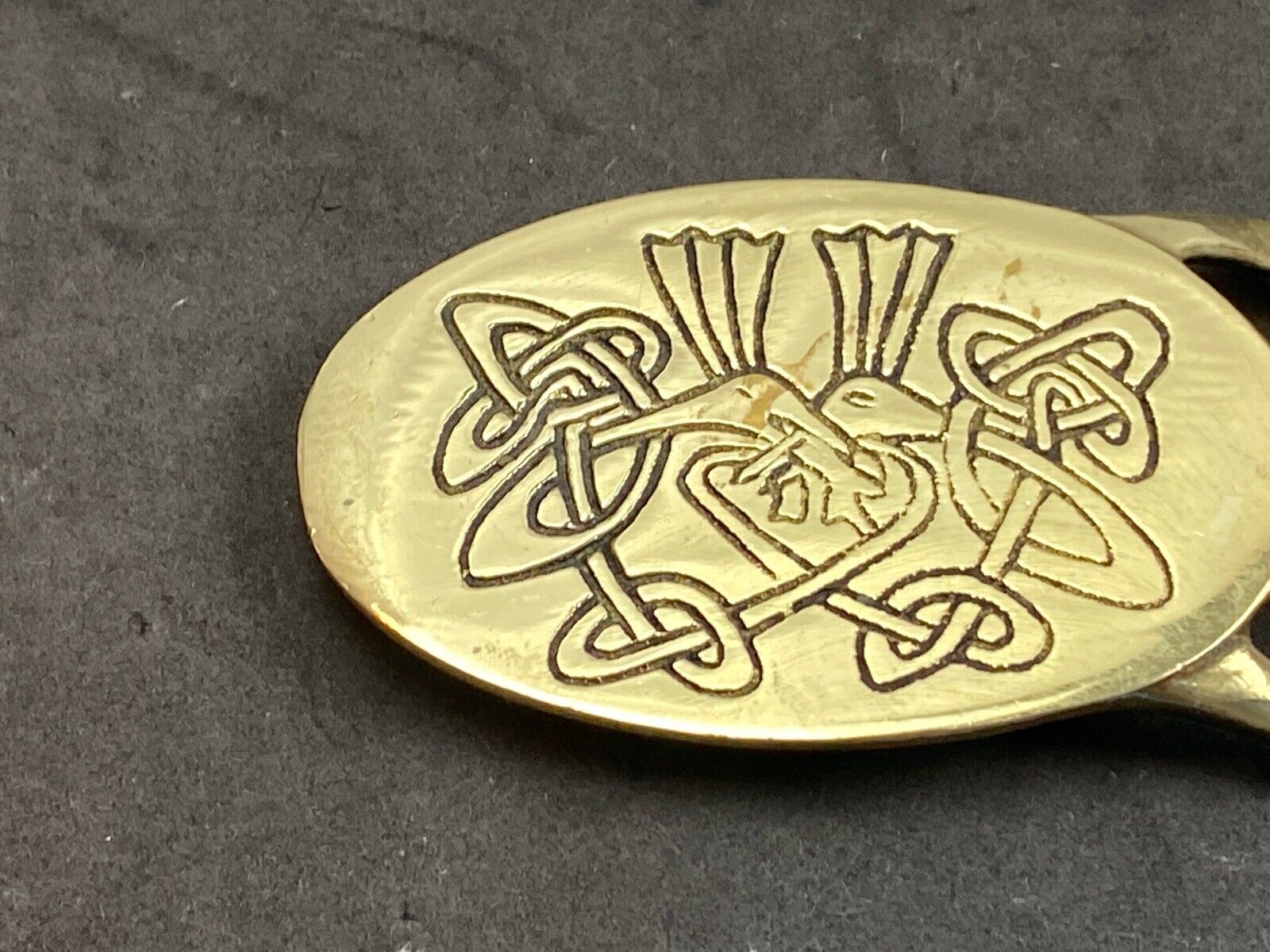 Vintage artisan solid brass belt buckle drawing of two doves Love birds 