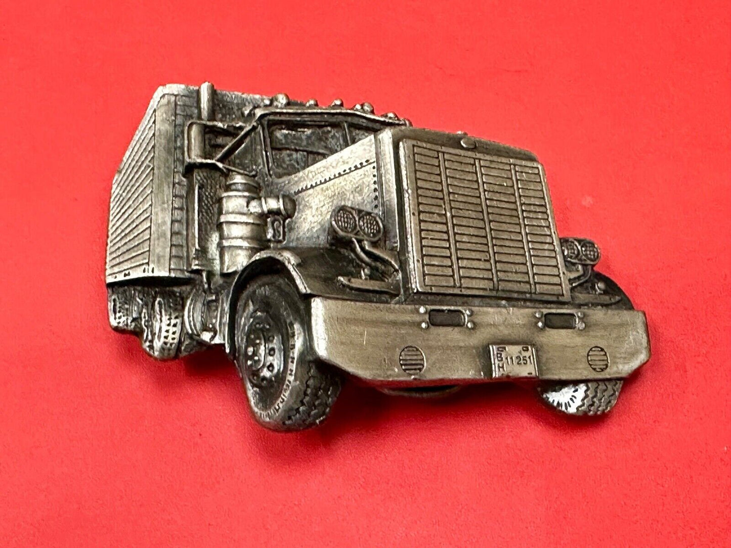 Vintage Cutout SEMI Truck Big Rig Cab USA made belt buckle Y-86