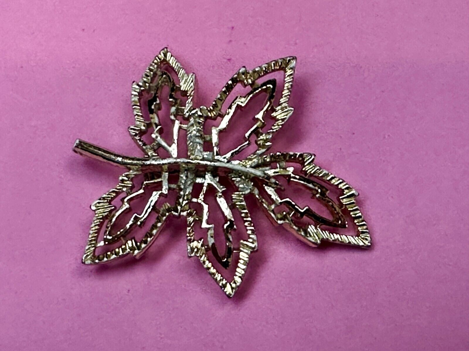 Artistic Maple Leaf Openwork Vintage Gold Tone Brooch Pin Signed by Gerrys