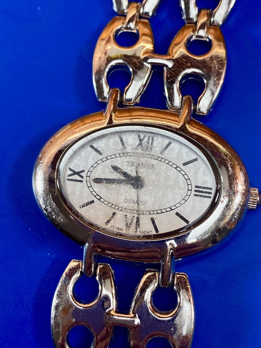 Bijoux Terner Side Oval Face Silver Women’s Quartz Watch K-19342