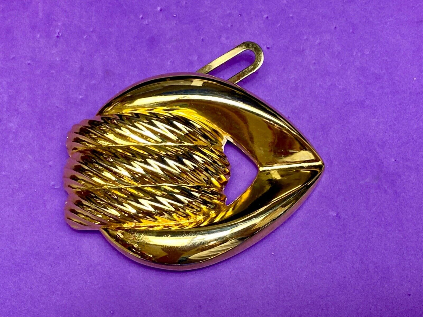 Vintage Day-Lor Signed Gold Tone Knot Theme Belt Buckle