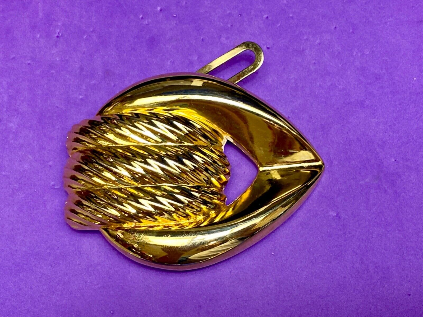 Vintage Day-Lor Signed Gold Tone Knot Theme Belt Buckle