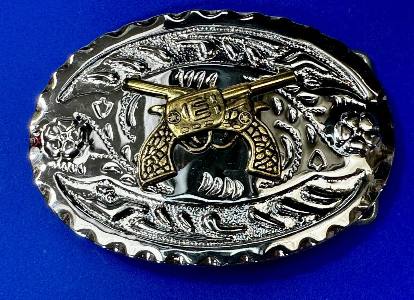 Two Crossed Gun's  Pistols Revolver Six Shooter's Two Tone Western Belt Buckle