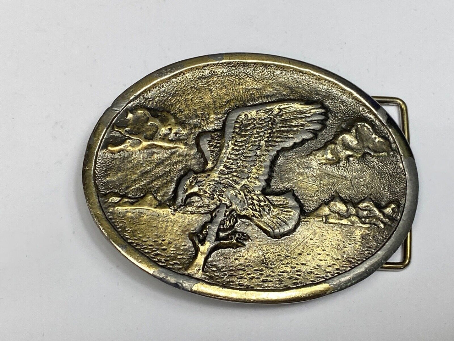 Vintage Hunting Perched Diving Eagle Patriotic Eagle belt buckle 