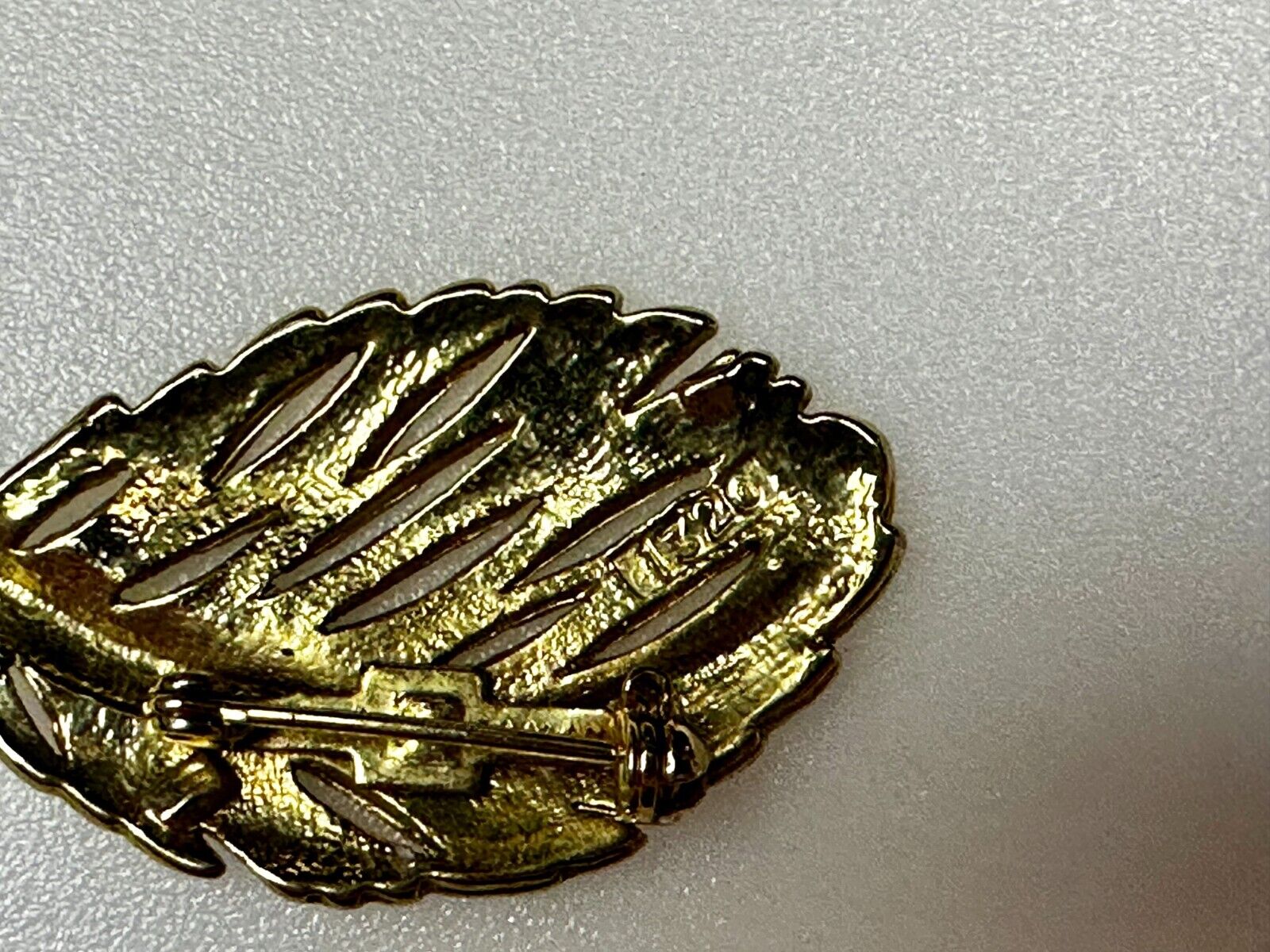 Vintage Leather Feather Textured Gold Tone Brooch Pin Marked Taiwan 1320