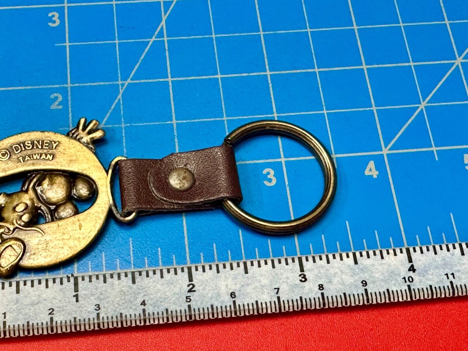 VINTAGE LETTER INITIAL O  MICKEY MOUSE DISNEY KEYCHAIN BRASS and LEATHER FOB