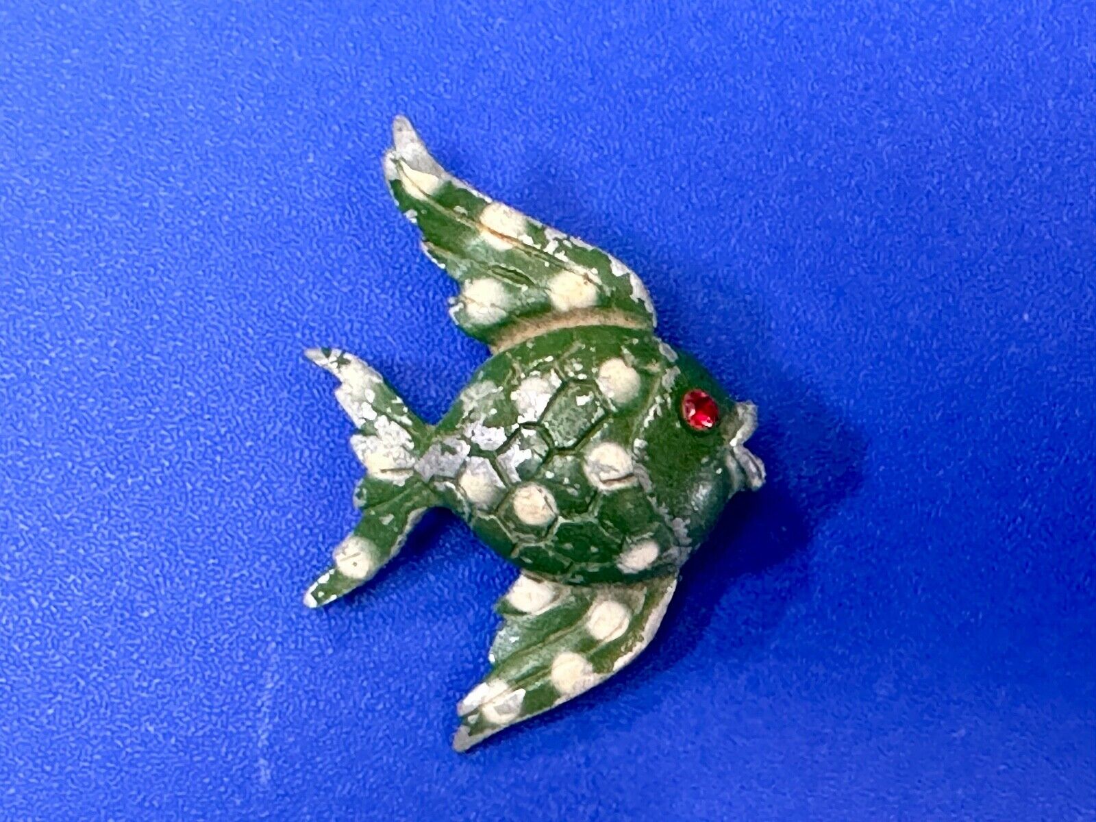 Adorable Green Fish Fish Water Red Rhinestone Eye PIN Brooch - MAMSELLE