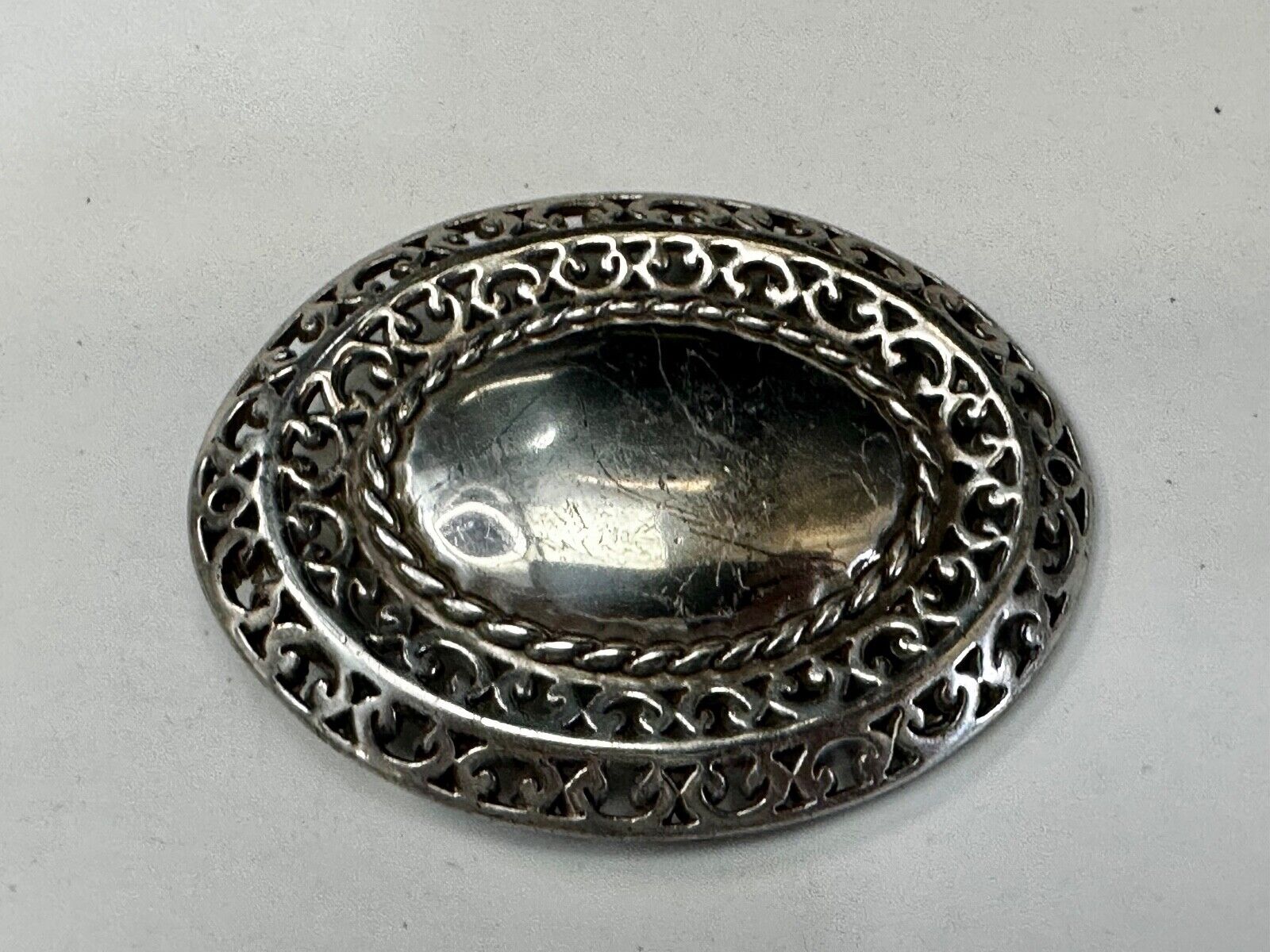 Unique silver color see through oval ornate Belt Buckle