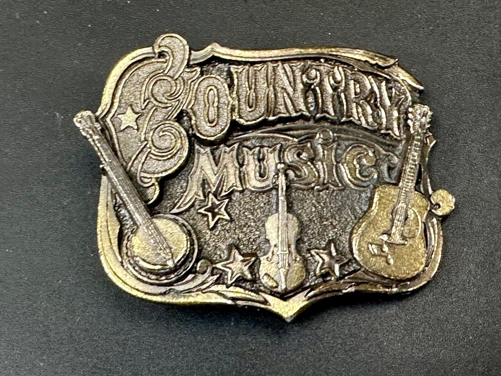 1982 COUNTRY MUSIC MUSICIAN BELT BUCKLE - THE GREAT AMERICAN BUCKLES