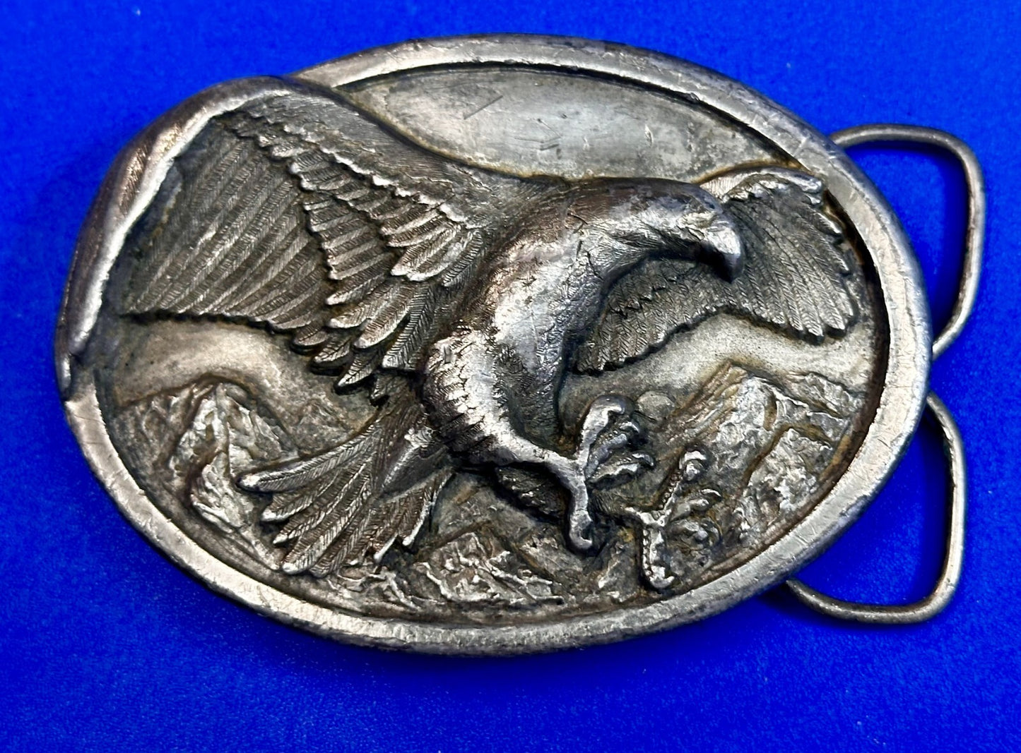 American Bald Eagle Attacking Flying Hunting Vintage 1984 Bergamot Belt Buckle