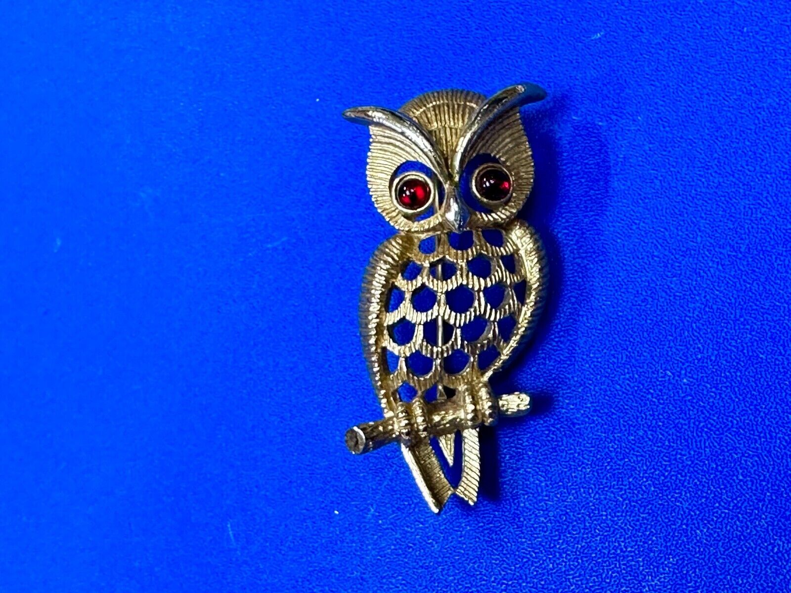 Avon Perched Owl Brooch Gold Tone Red Eyed Owl Pin