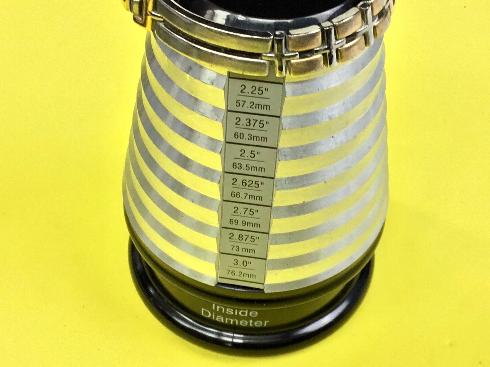  Bill Blass Gold / Silver tone Women's Oval Dress  Watch BS2050 Working well!  