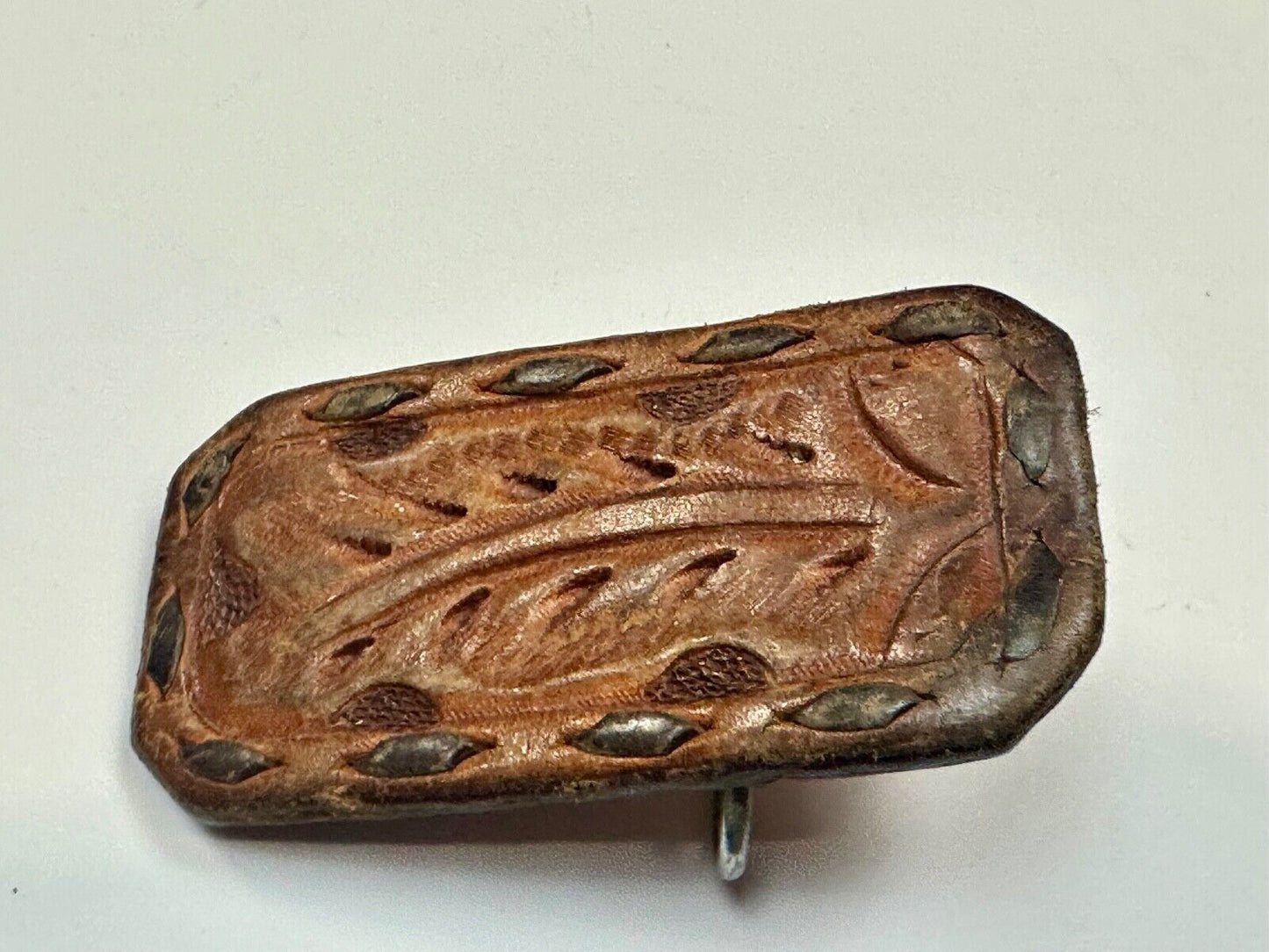 Vintage leaf pattern on stitched multi layer leather rectangular belt buckle