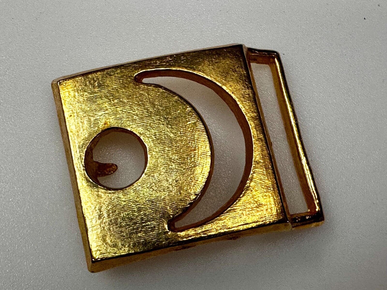 Unique Open Crescent Shape Gold Tone Hippy Style Cutout Belt Buckle