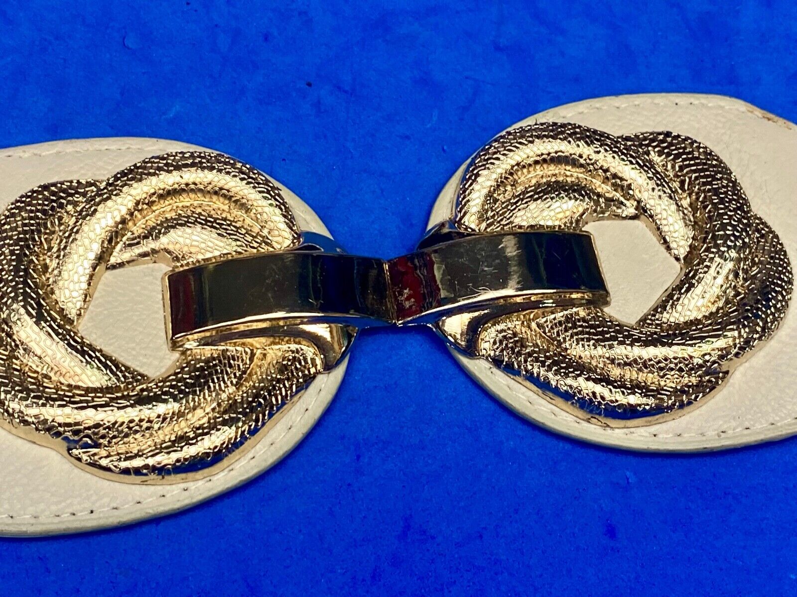 Unique Gold Tone Interlocking Two Piece Scarf Belt Clips Tie Buckle