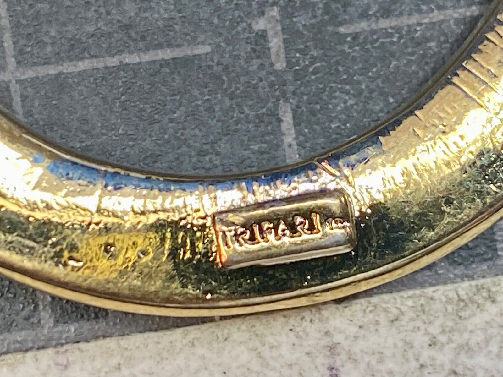 Vintage Trifari Brooch Pin Taupe Beige Cream Nude Enamel Swirl Circle Gold Tone 