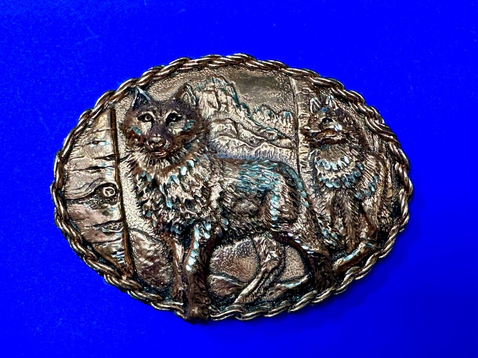 The Great Wolf - Wolves Pack Two Brown color oval western EGE Belt Buckle