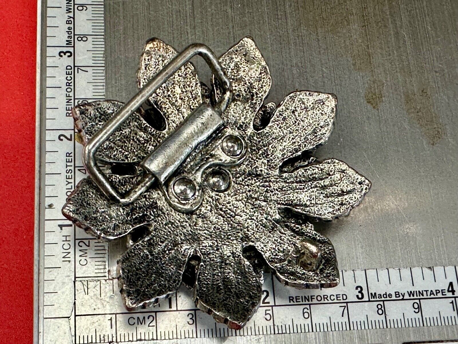 Beautiful rhinestone accented star shaped ornate belt buckle - missing stone