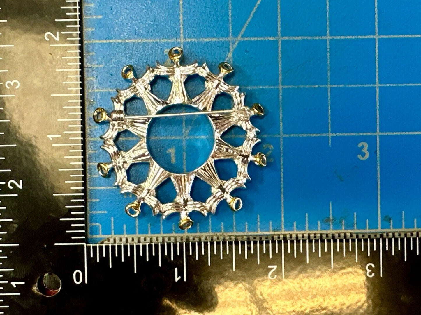 Angles in Circular pattern holiday wreath Avon signed vintage brooch pin