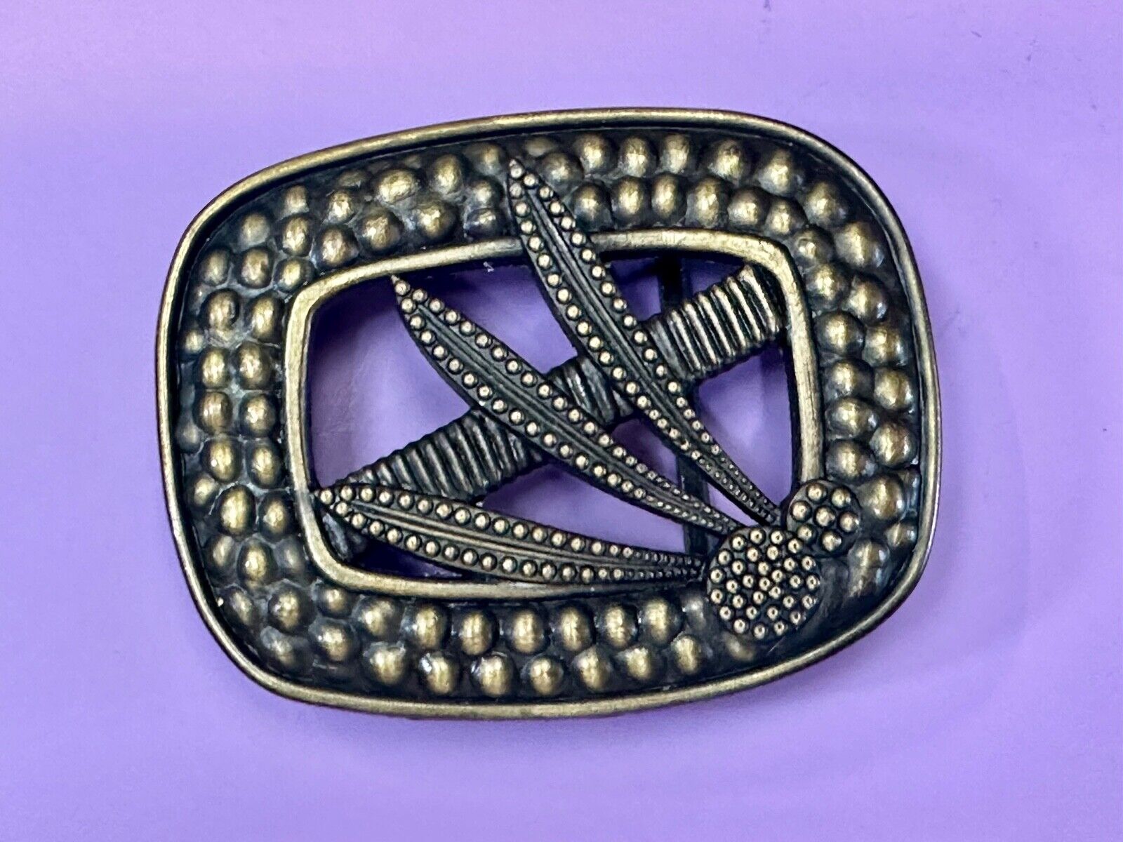 Unique left corn feather pattern dimensional Belt Buckle