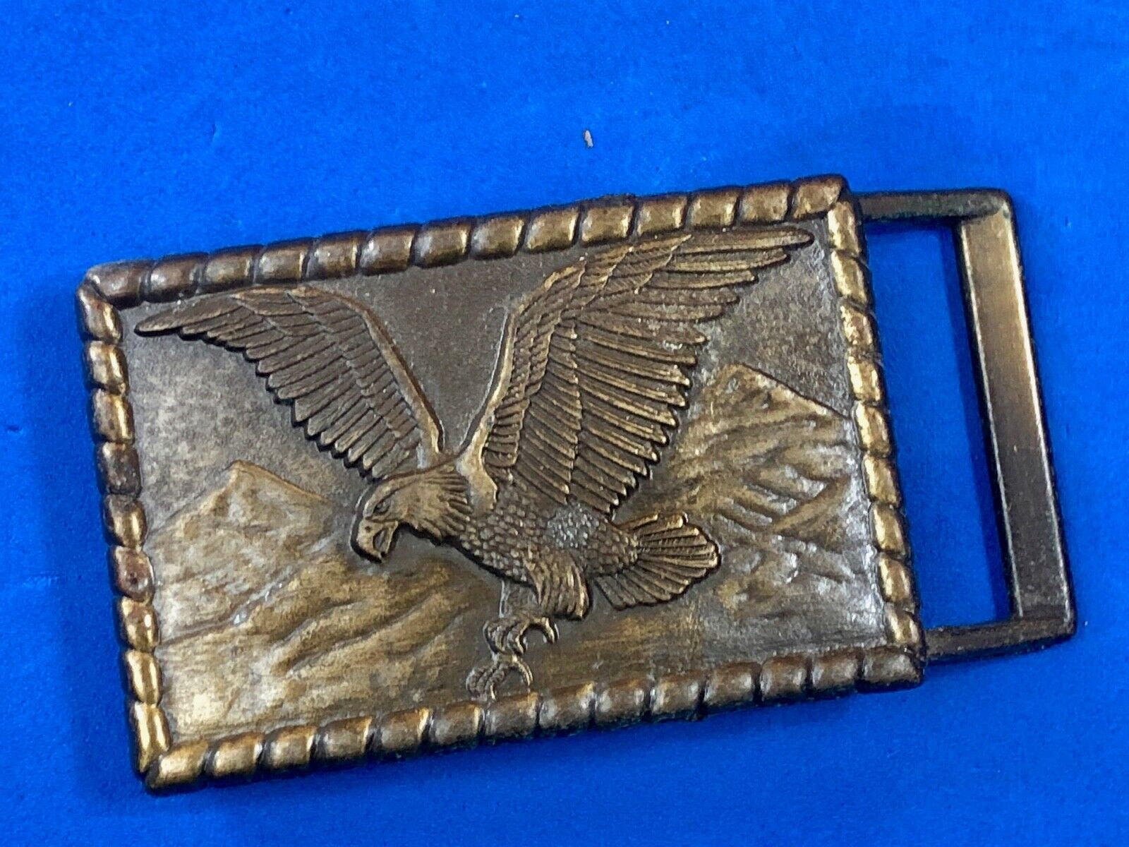 Vintage Flying Eagle Diving to hunt over mountainside Western  belt buckle 