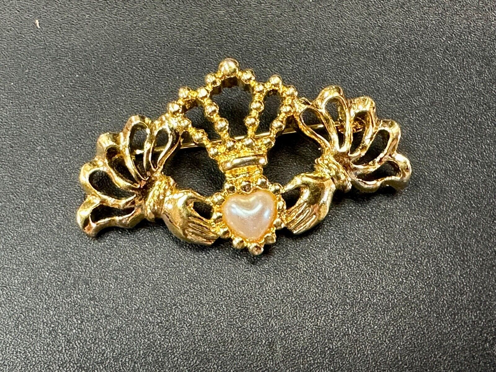 Vintage Avon Goldtone Brooch Pin Claddagh Hands Heart Crown Pearl Heart Bead