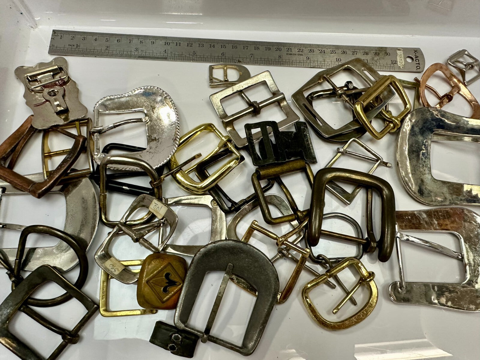 33 Piece Mixed Lot, Grab Bag - Resale Gifts! Vintage & Modern Belt Buckles 