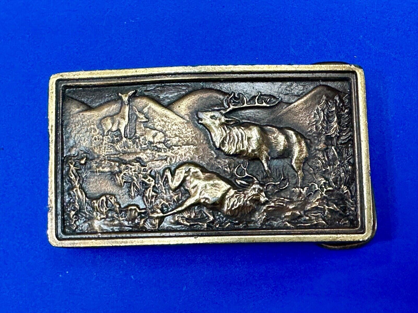 1977 MOOSE AND FALLEN ELK VINTAGE HUNTING THEME BERGAMOT BELT BUCKLE