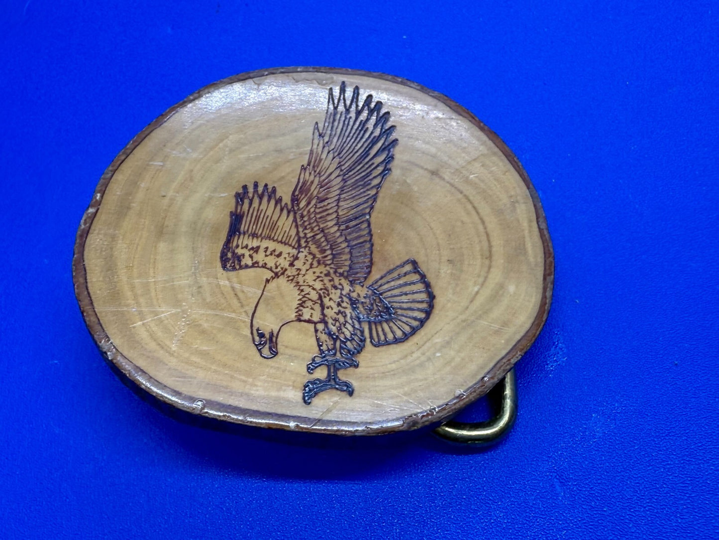 American Bald Eagle Hunting Diving Etching Picture On Wood Log Belt Buckle